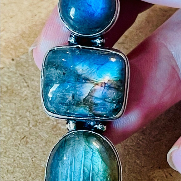 Beautiful Blue/Purple/Green Labradorite Pendant Necklace - Picture 1 of 4